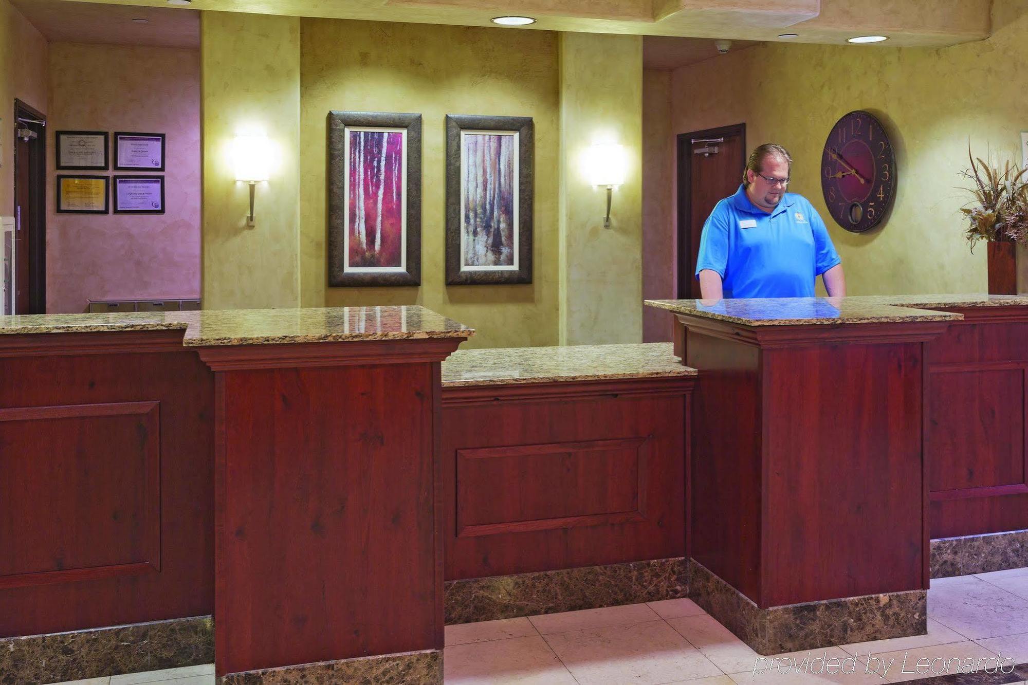 La Quinta By Wyndham Ely Hotel Exterior photo
