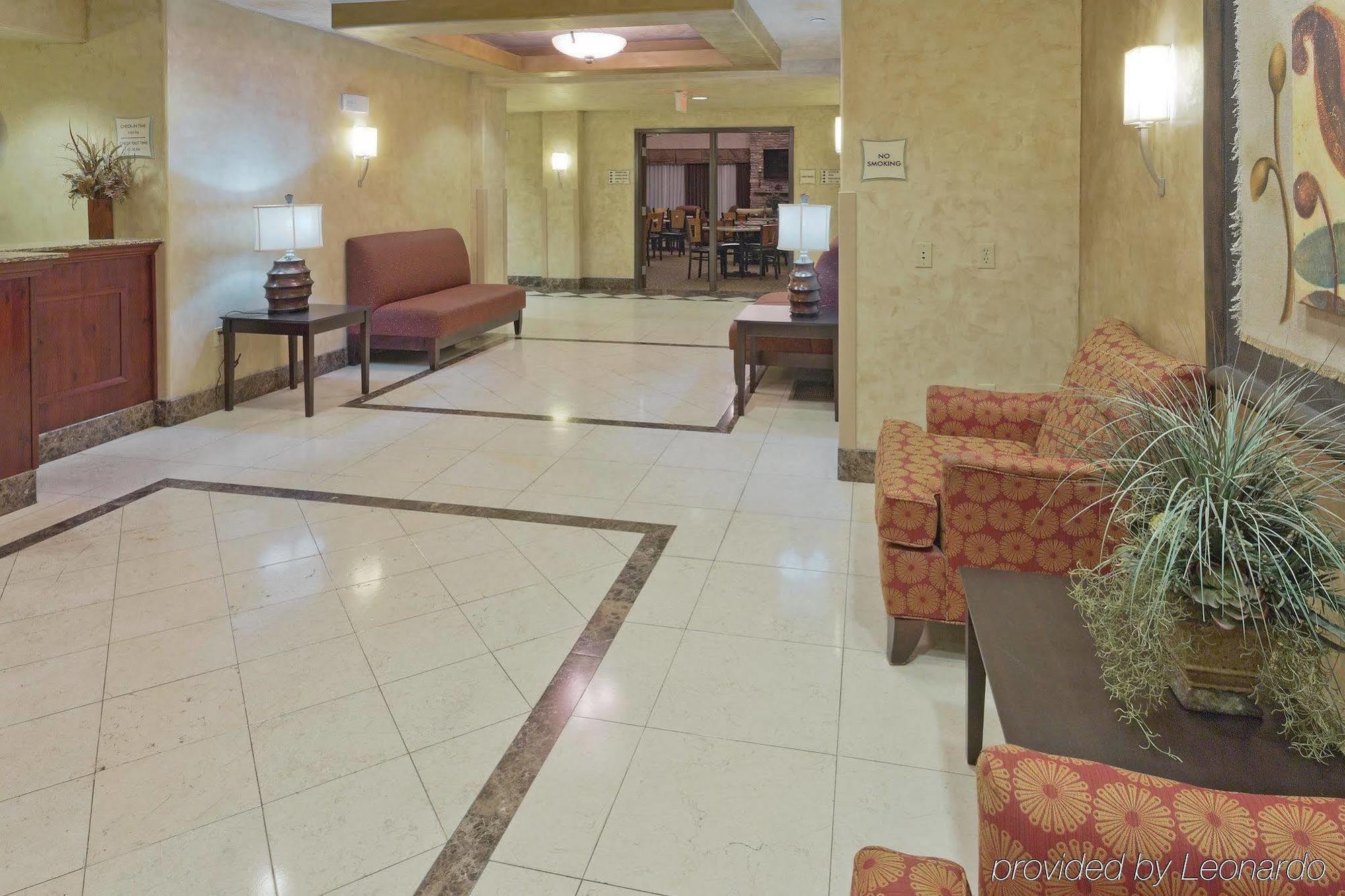 La Quinta By Wyndham Ely Hotel Exterior photo